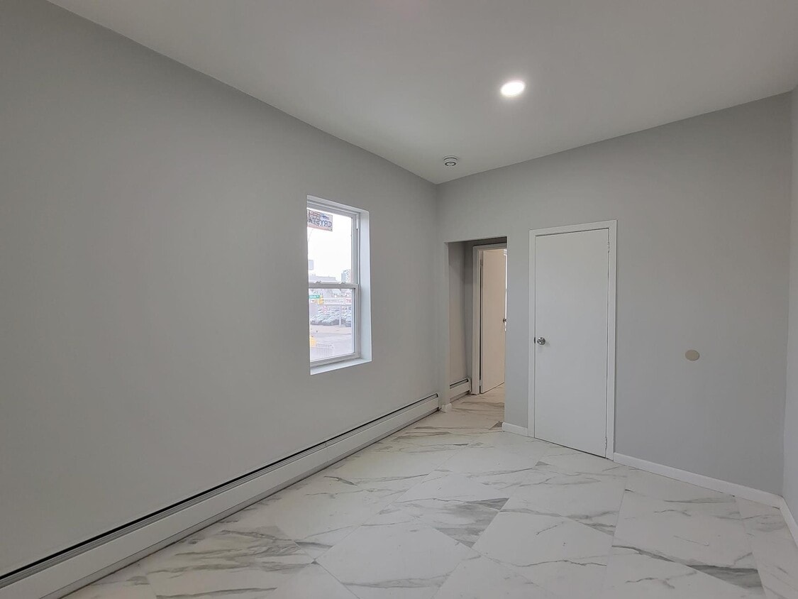 14313 Hillside Avenue Unit 3, Queens, NY 11435 Room for Rent in Queens, NY