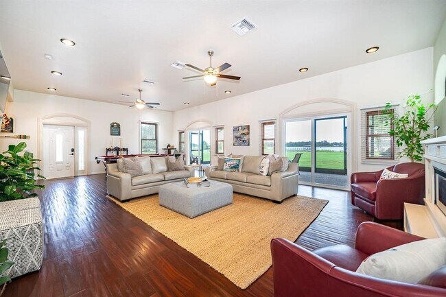 Foto del edificio - 2339 Neptune Rd