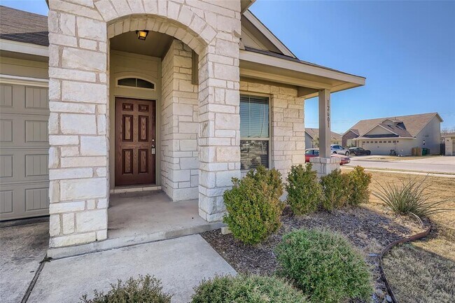 Building Photo - 12601 Carillon Way
