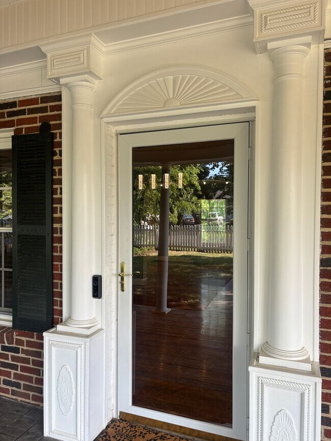 Foto del edificio - 3479 Overbrook Dr
