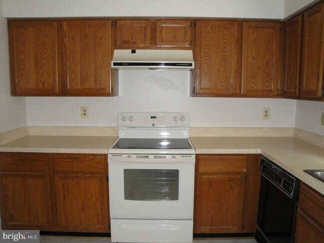 Building Photo - 9338 McCarthy Ct