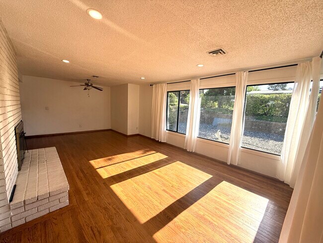 Foto del edificio - 1822 Wight Way