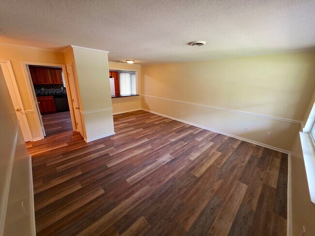 Foto del edificio - Nicely updated 3 bedroom, 2 bath home with 1-car garage