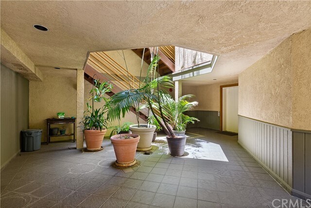 Foto del edificio - 3811 E Livingston Dr