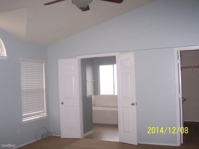 Building Photo - 6104 Blayney Dr