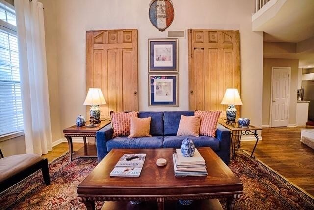 Foto principal - 220 Renaissance Pkwy NE