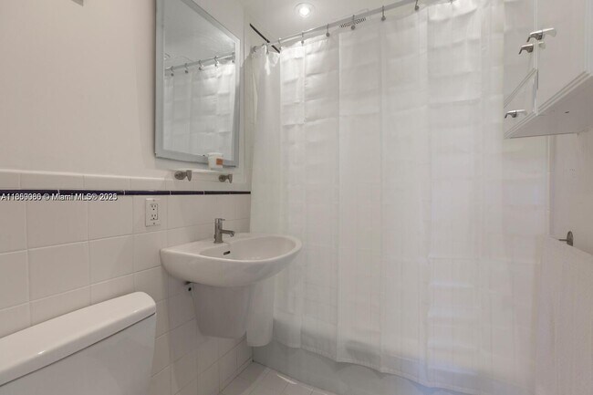 Foto del edificio - 880 NE 69th St