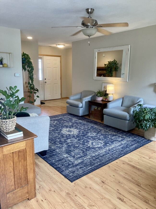 living room - 906 SE Crossings Ln