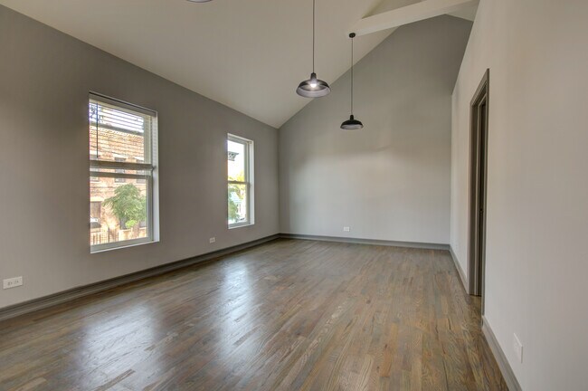 Foto del edificio - 1659 W 21st St