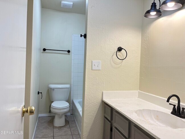 Foto del edificio - 11016 Pebble Hills Blvd