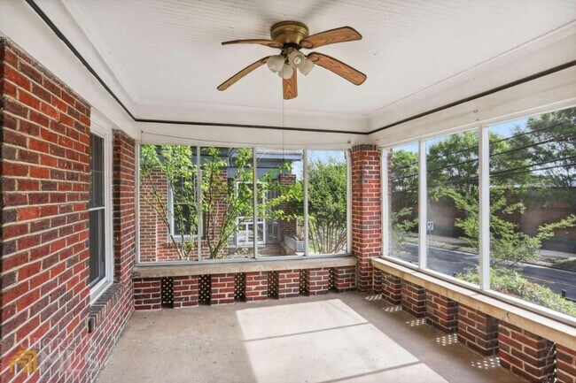 Foto del edificio - 74 Moreland Ave NE