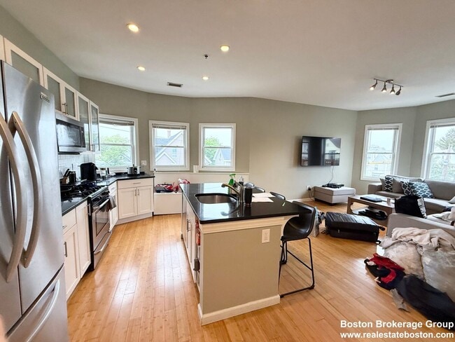 Amazing 4 bed 2 bath in Allston..... - Amazing 4 bed 2 bath in Allston..... Apartment
