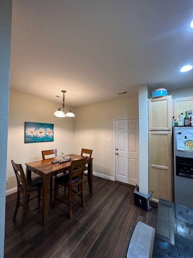 Building Photo - Gorgeous 2BD/2.5BA home located in Westmin...