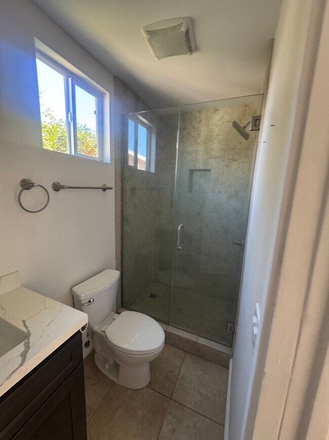 Foto del edificio - 4102 Bresee Ave