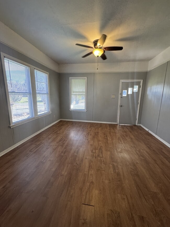 Building Photo - 1608 Elgin Ave