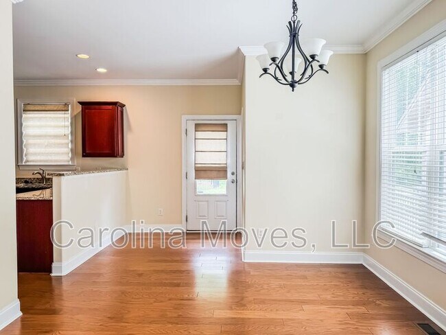 Building Photo - 310 Mulberry St