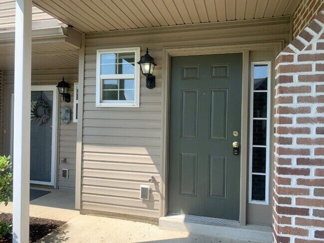 Building Photo - 275 Thrush Dr