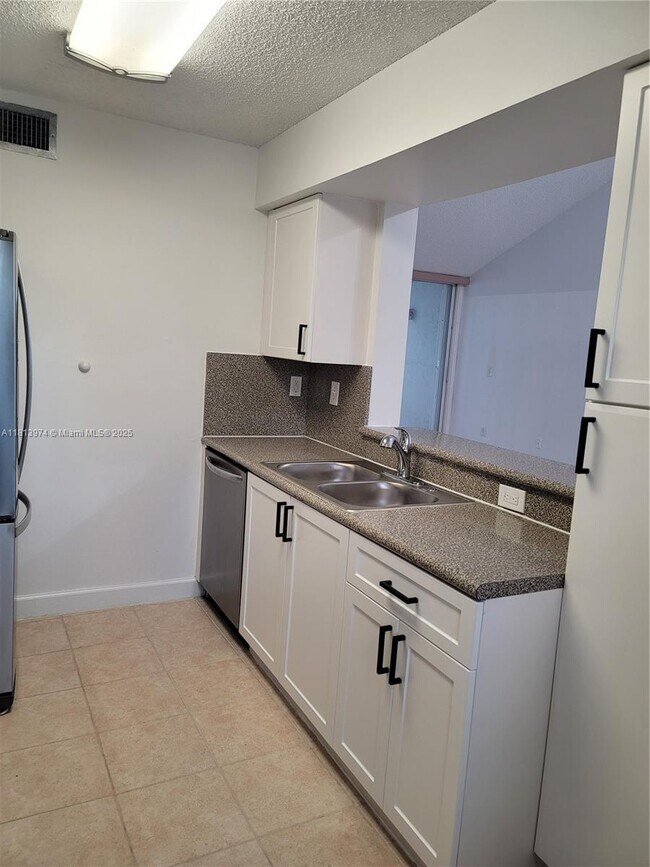 Foto del edificio - 9762 NW 47th Terrace
