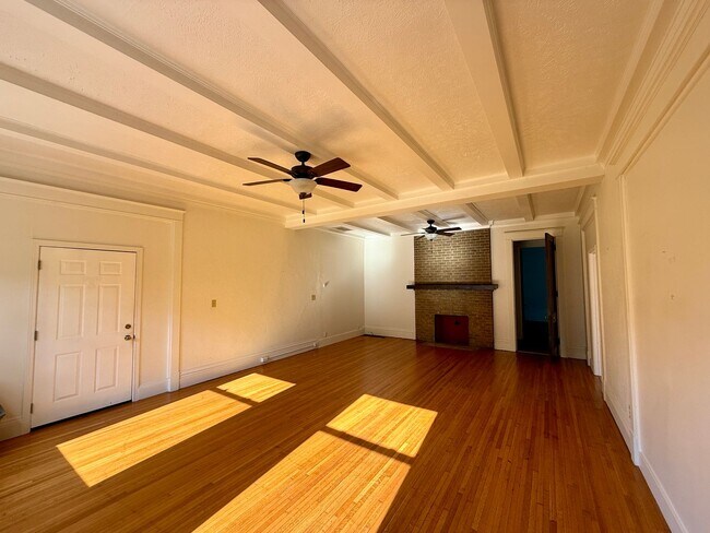 Foto del edificio - 118 N Glenwood Ave