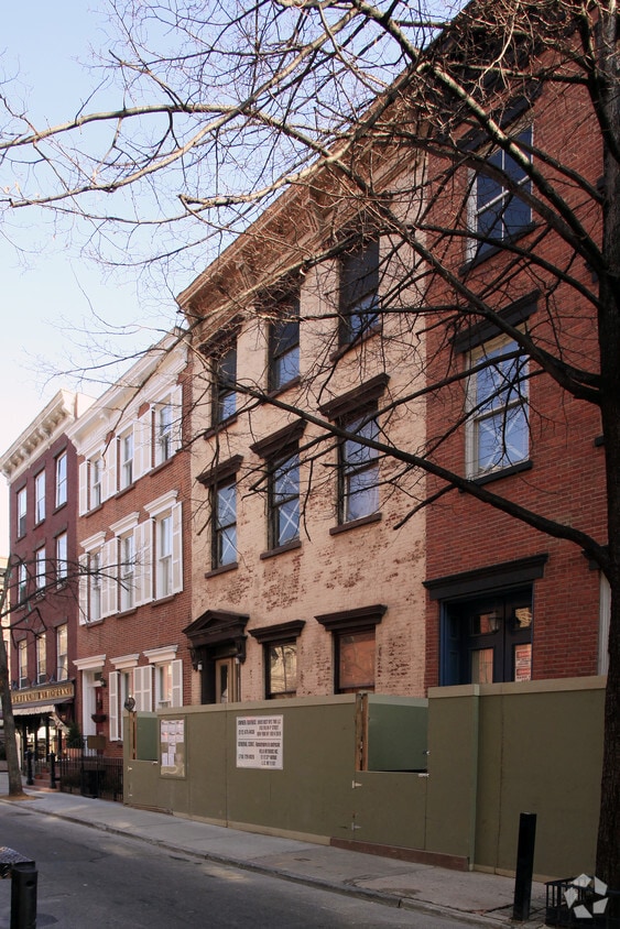 Building Photo - 245 W Fourth St