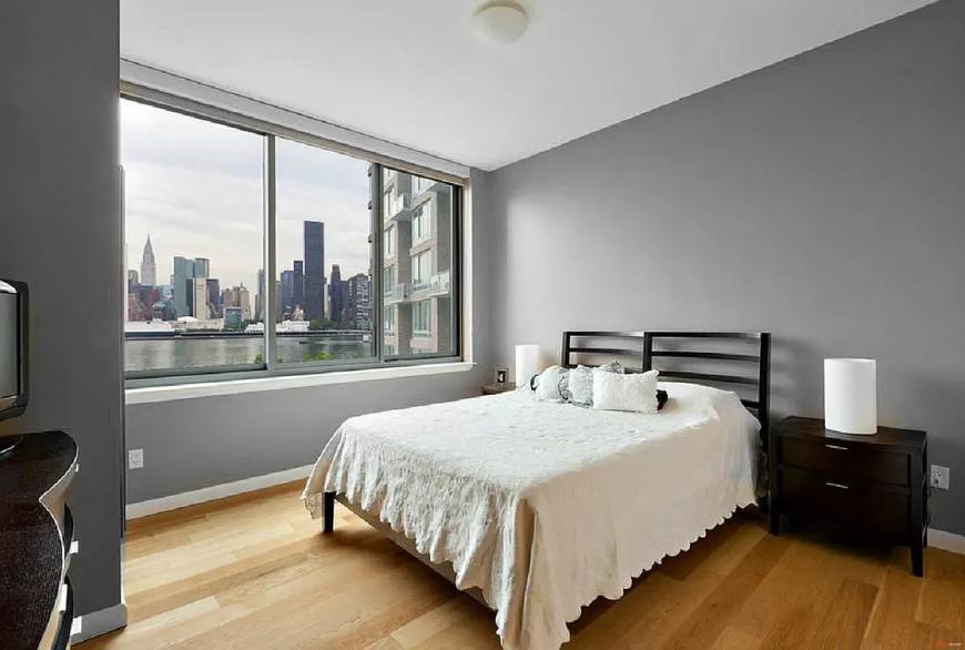 Foto principal - 0 bedroom in Long Island City NY 11101