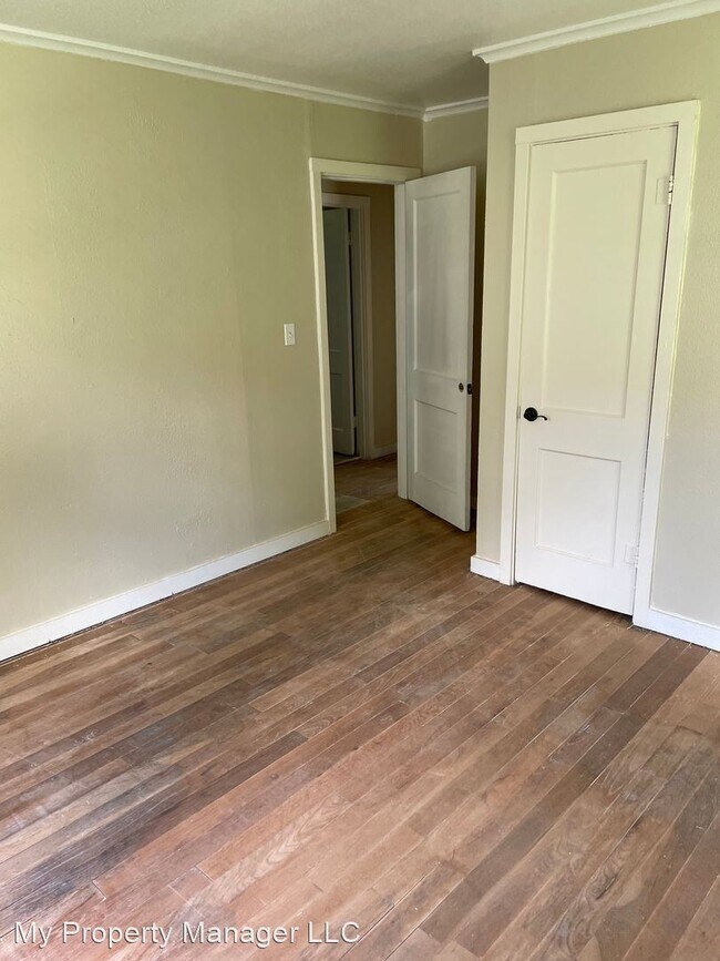 Building Photo - 2 br, 1 bath House - 4434 Olga St.
