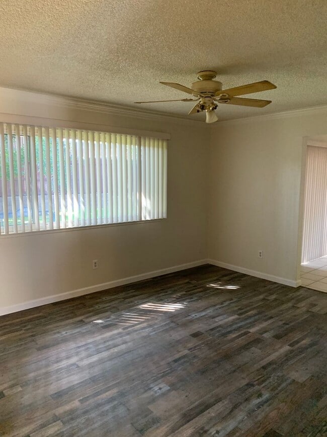 Building Photo - Nice 4 bedroom, 2 bathroom home in Citrus ...