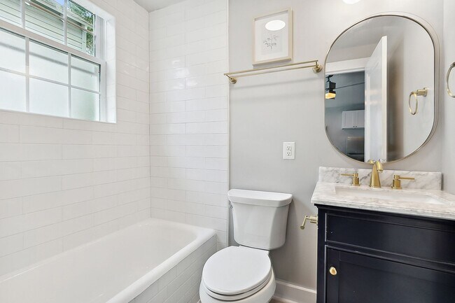 Foto del edificio - Fully furnished studio apartment!!
