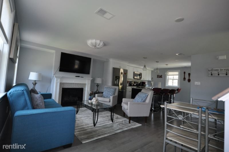 118 Merrimac St, Newburyport, MA 01950 Condo for Rent in Newburyport