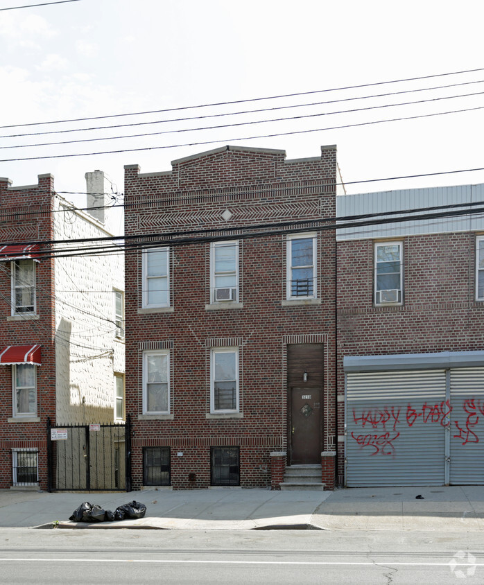 Foto principal - 3210 Bronxwood Ave
