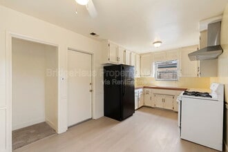 Building Photo - 5625 Gables St