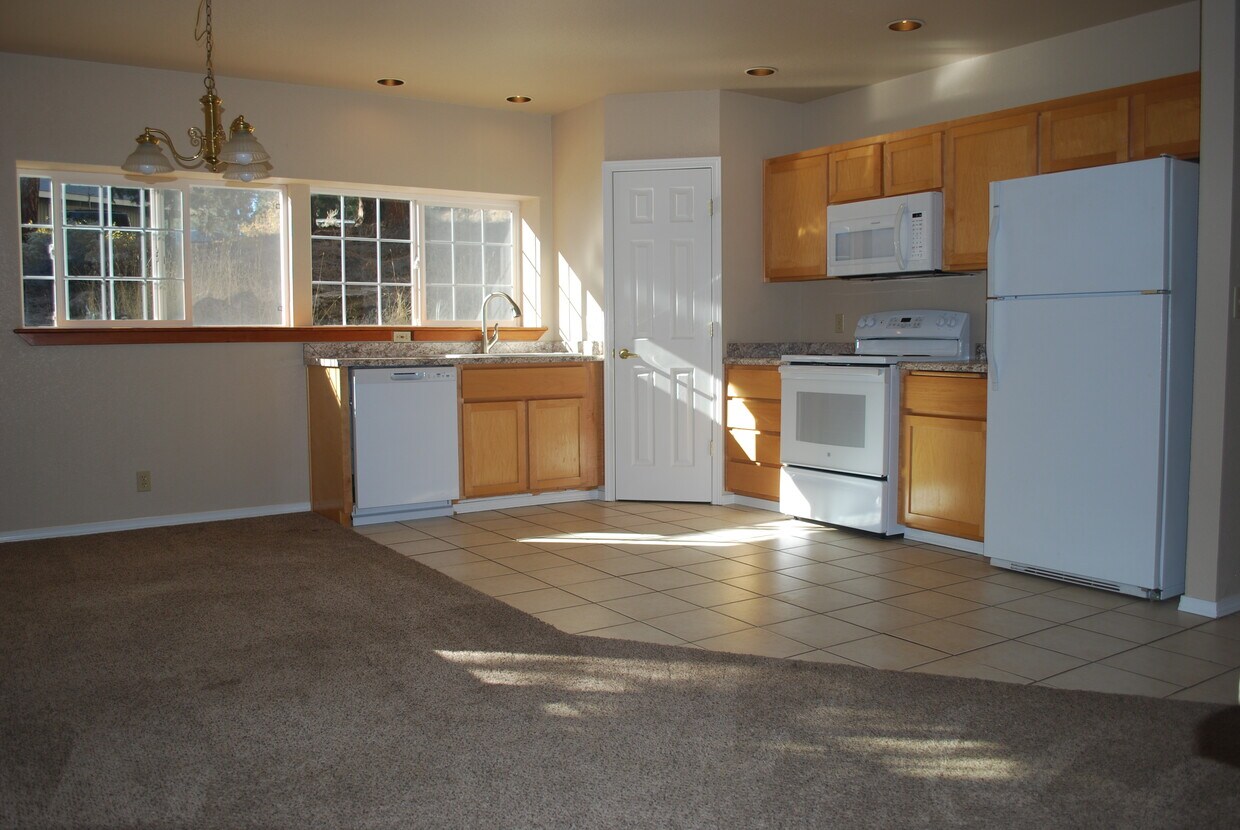 153 SW 17th St Unit 4, Bend, OR 97702 Condo for Rent in Bend, OR