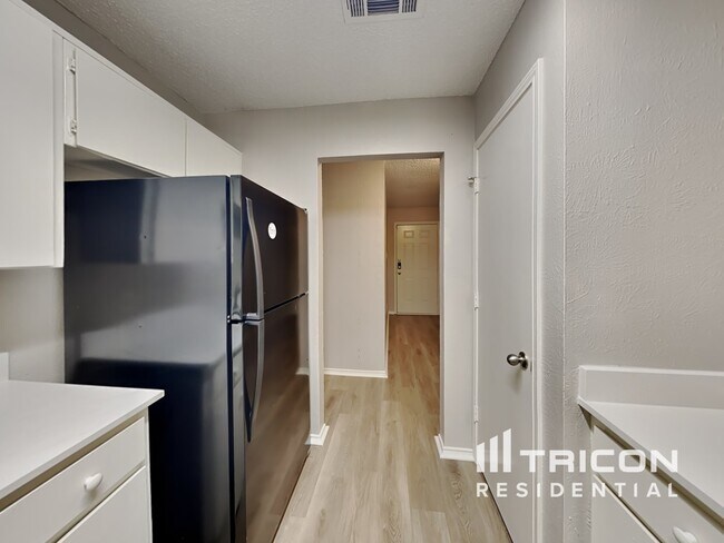 Foto del edificio - 5915 Myers Rd