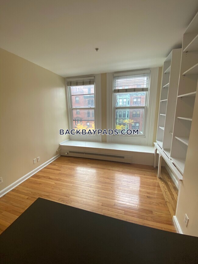Building Photo - 483 Beacon St