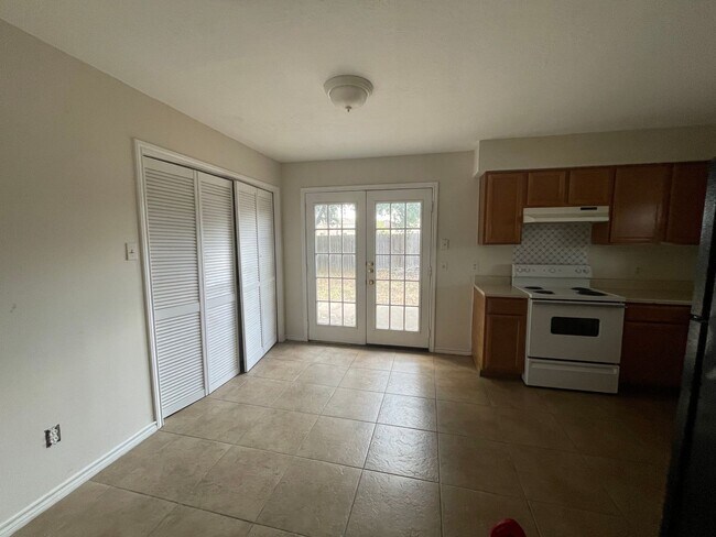 Foto del edificio - END OF JULY 2025 PRE-LEASE!  Spacious 3 Be...