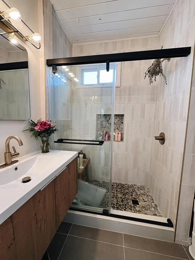 Building Photo - 567 Hope St