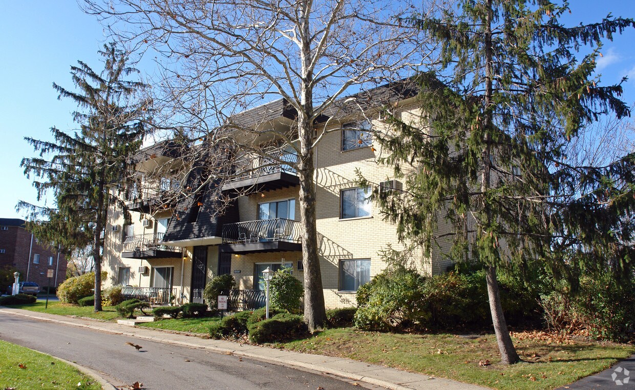 10S472 Eco Ln - 10S472 Echo Ln