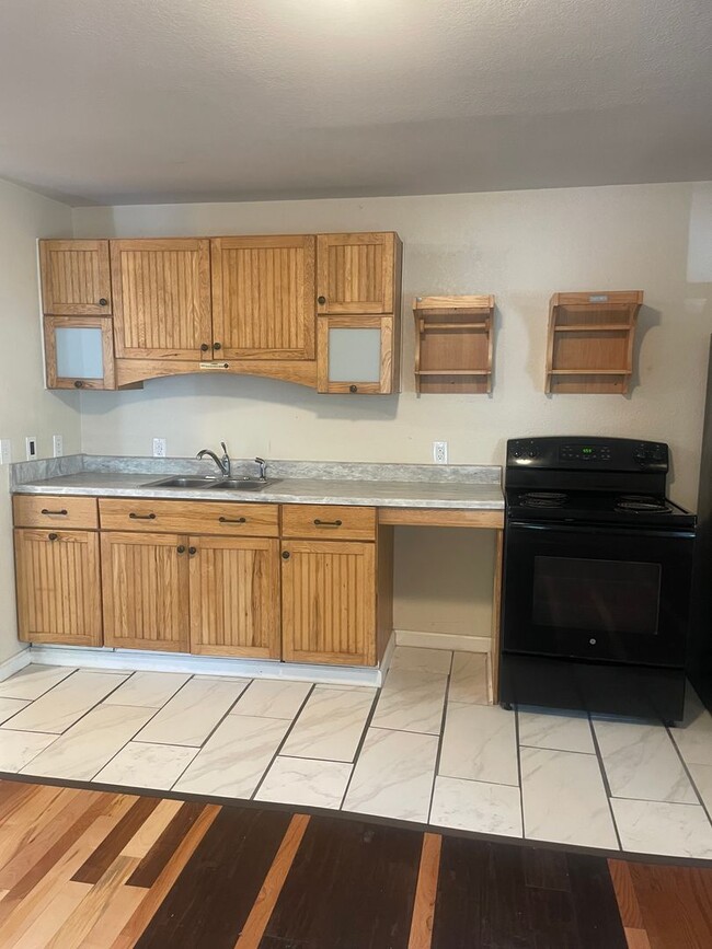 Building Photo - Etowah 37331 - Now available, 2-bedroom, 1-bath apartment conveniently located in Etowah! - Conta...