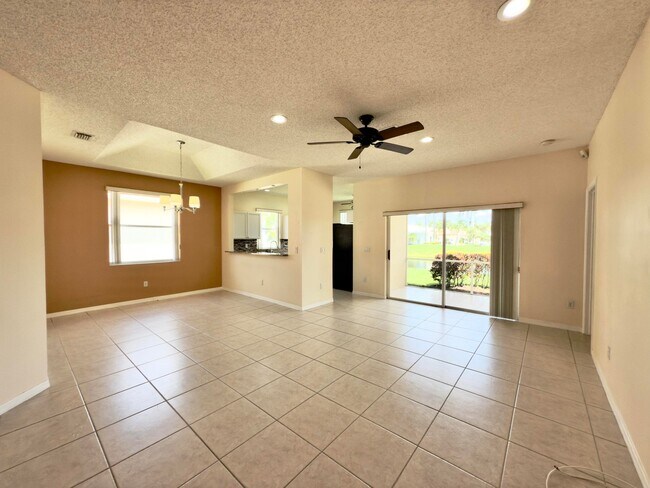 Foto del edificio - 10860 Fillmore Dr