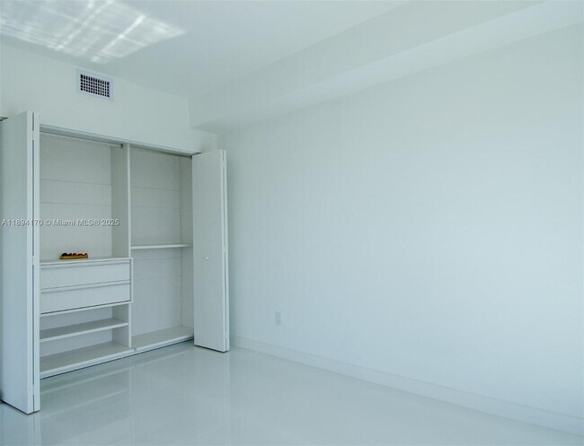 Foto del edificio - 4250 Biscayne Blvd