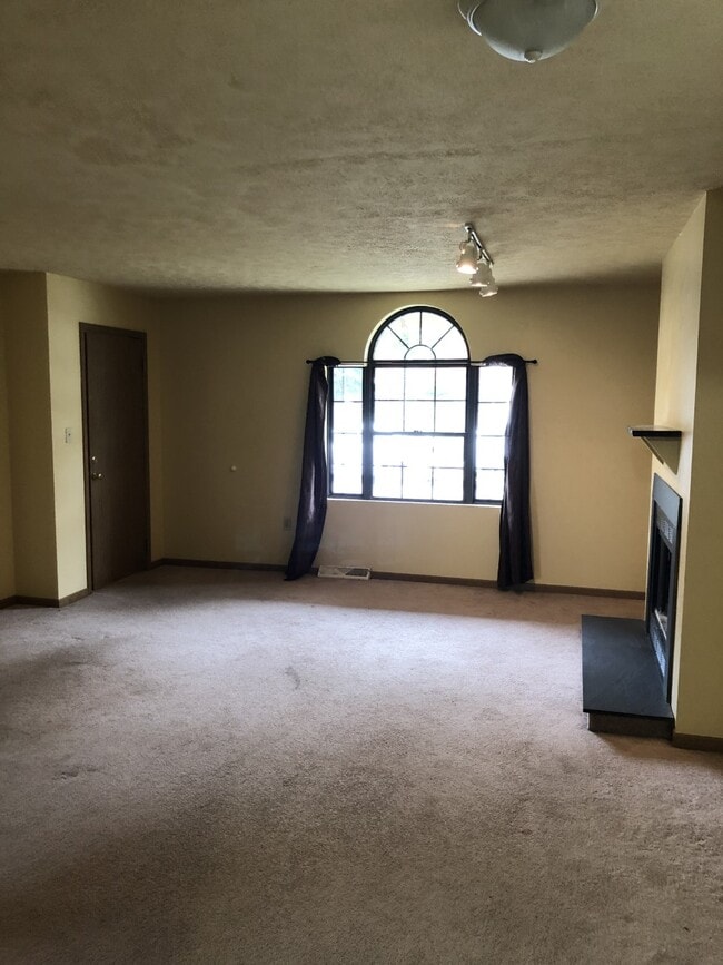 Building Photo - 400 Kambach St