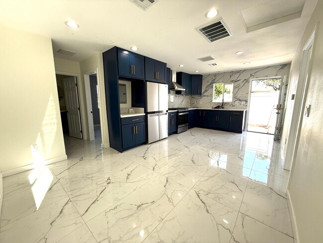 Foto del edificio - 8536 Enault Ln