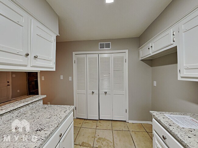 Building Photo - 4912 Summitridge Dr