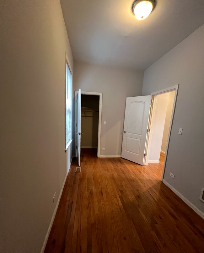 Foto del edificio - 2416 N Maplewood Ave
