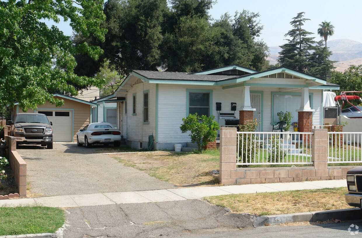 Foto del edificio - 563 Kensington Dr
