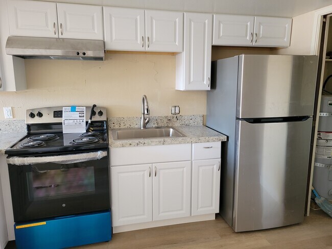 Building Photo - 3701 Thomas Ave