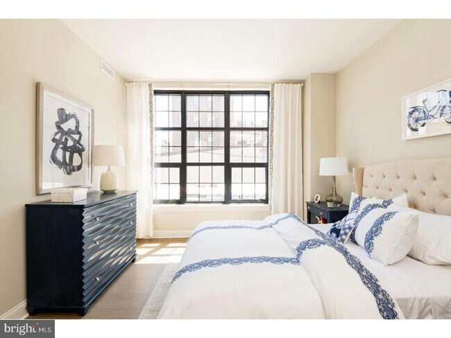 Building Photo - 218 Arch St