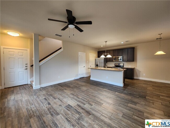 Foto del edificio - 715 Gristmill Dr
