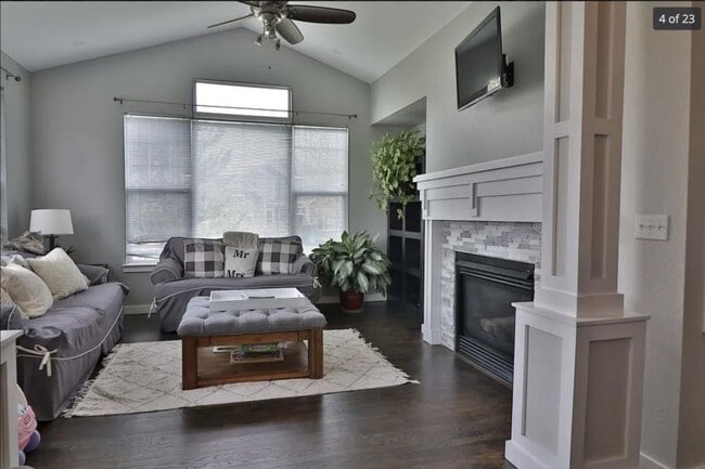 Building Photo - 2550 Winding River Dr