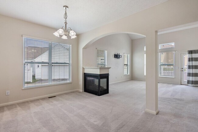 Foto del edificio - 7885 Waggoner Trace Dr